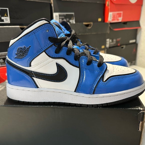 Jordan 1 Mid Signal Blue (GS) - Picture 3 of 8